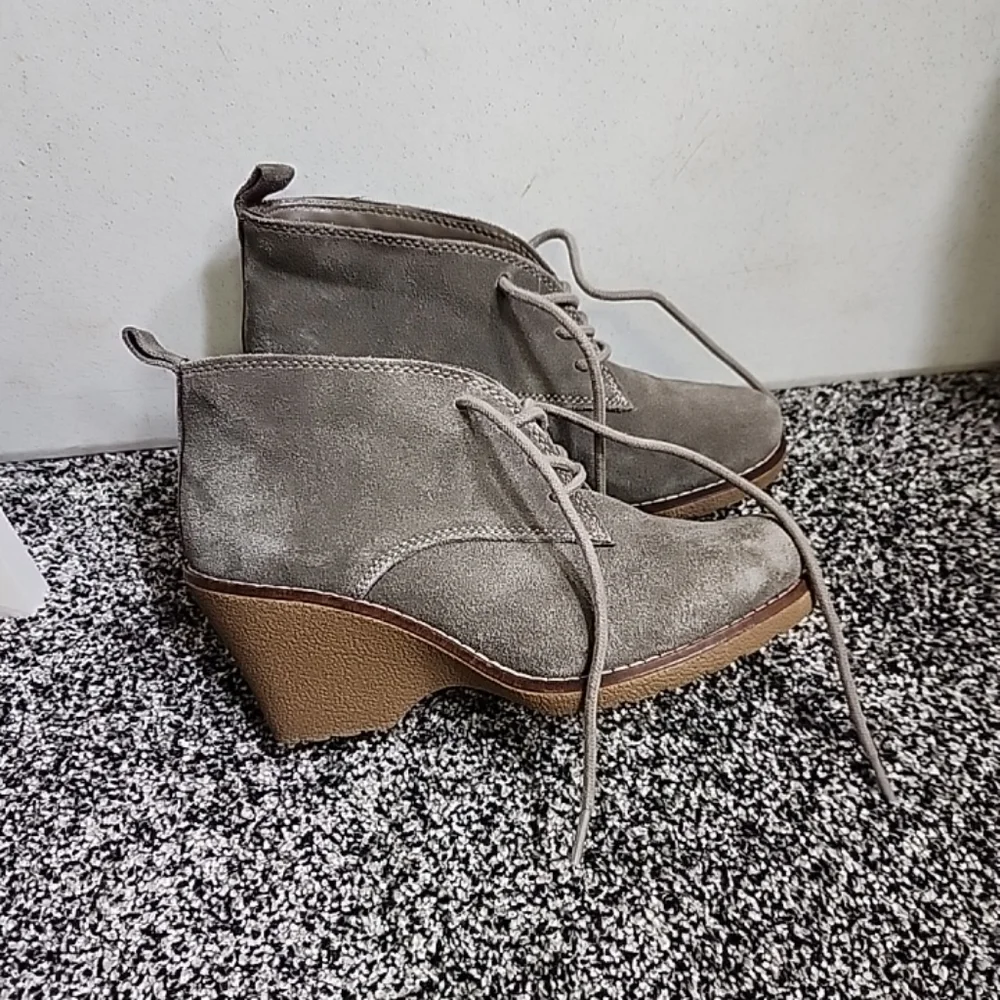 White Mountain Suede Women’s Size 8‎ Booties Wedge Gray Lambert Ankle Boots Fall
